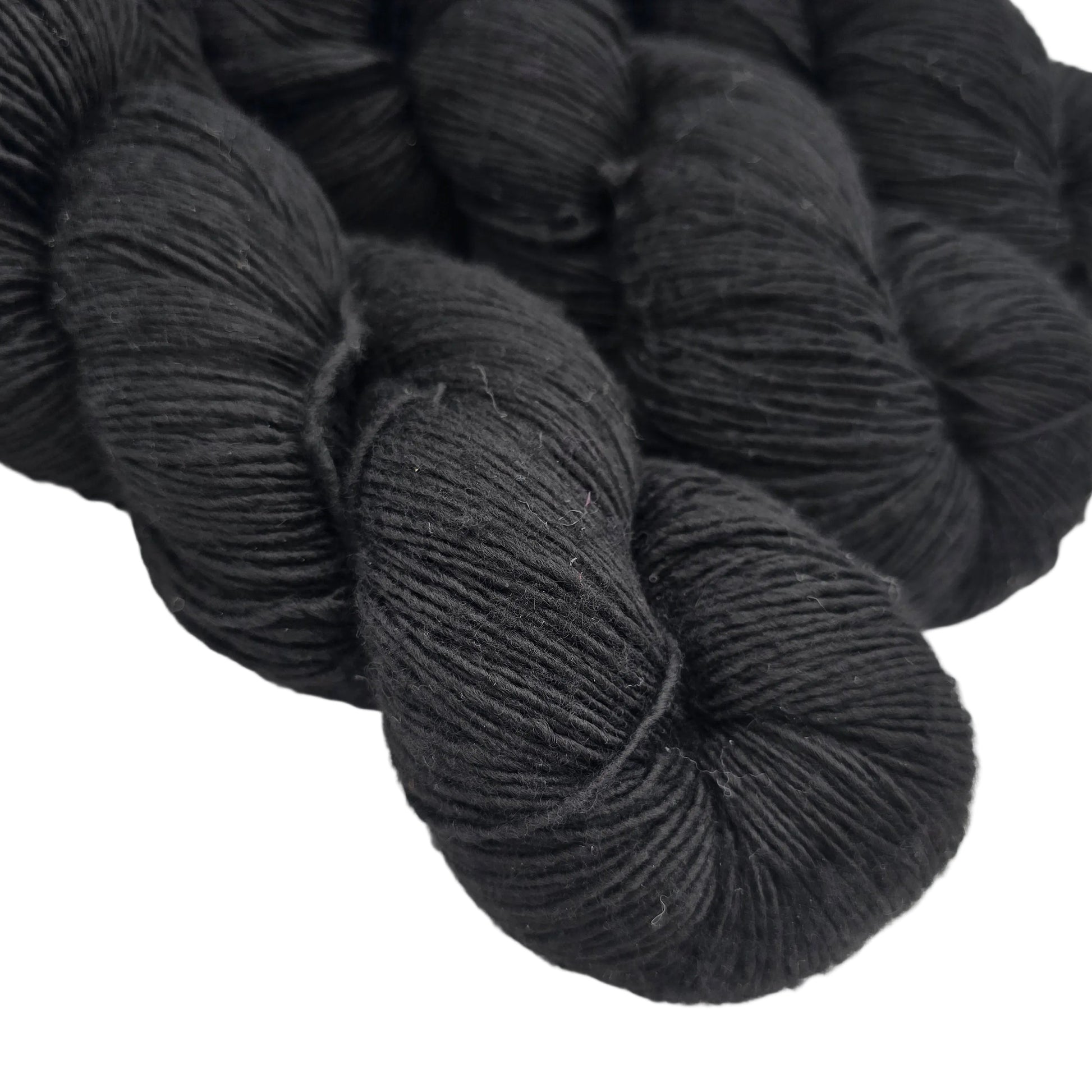 Close-up image Rastita by Malabrigo yarn in color 195 Black on a white background.