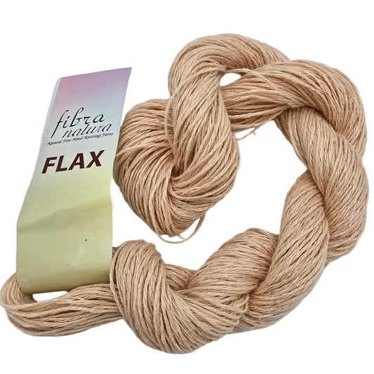 A skein of natural flax yarn in a light peach color, arranged in a knot next to its paper label which reads 'fibrá natura FLAX'.