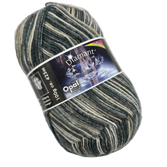 Image of a single skein of Opal Diamant 4-Ply Sock Yarn in Color 6527 with label on a white background.